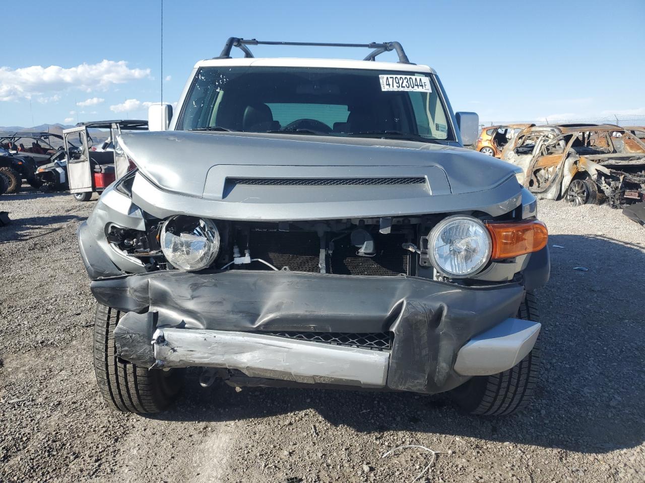 Photo 4 VIN: JTEBU4BF3CK145950 - TOYOTA FJ CRUISER 