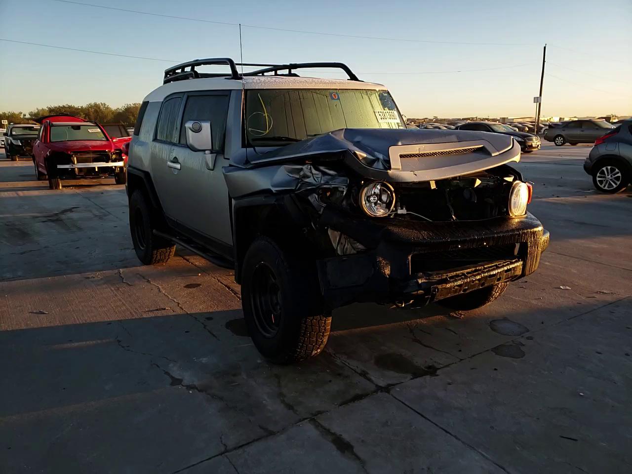 Photo 10 VIN: JTEBU4BF6AK097387 - TOYOTA FJ CRUISER 