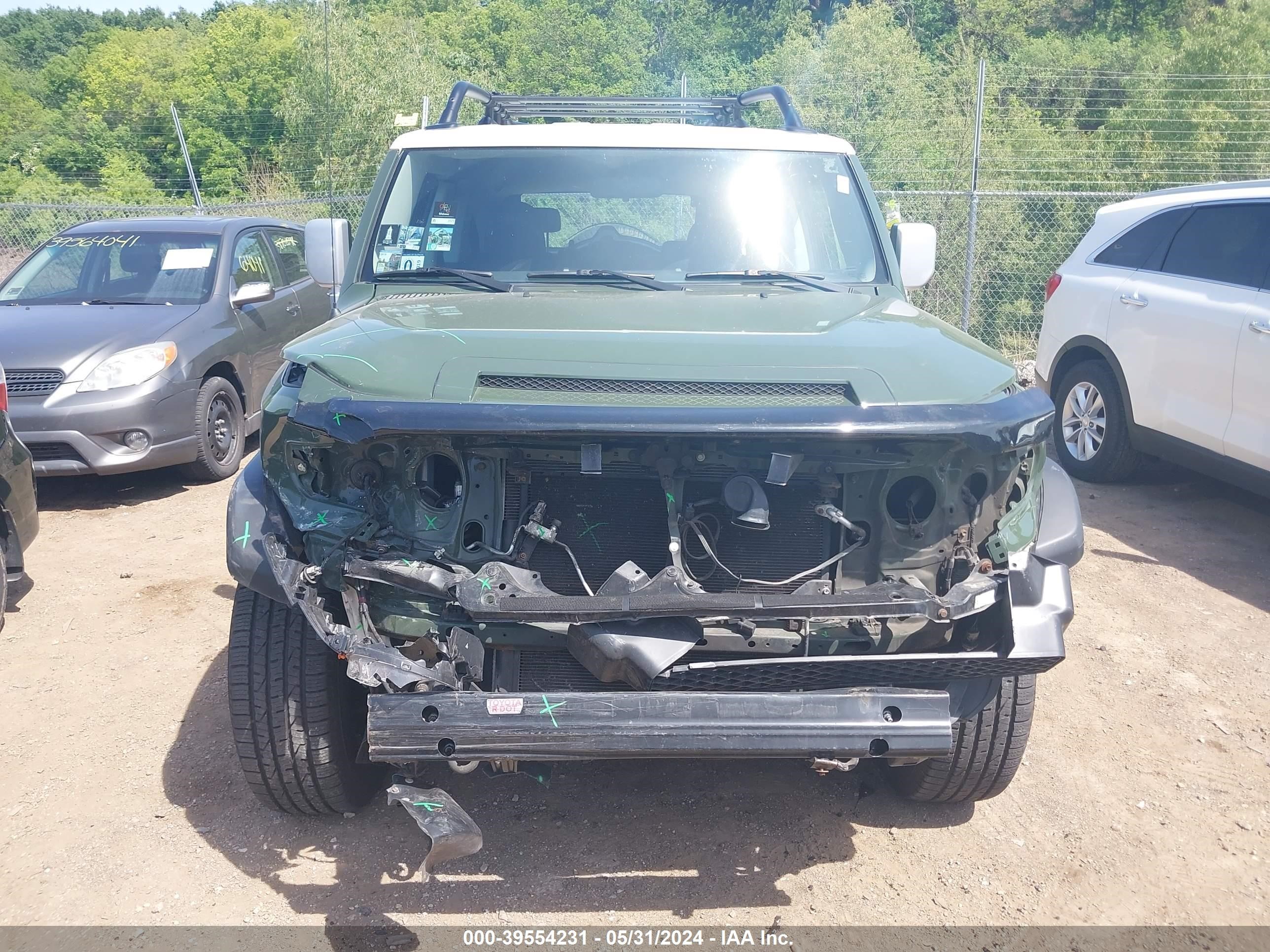 Photo 12 VIN: JTEBU4BF8AK081854 - TOYOTA FJ CRUISER 