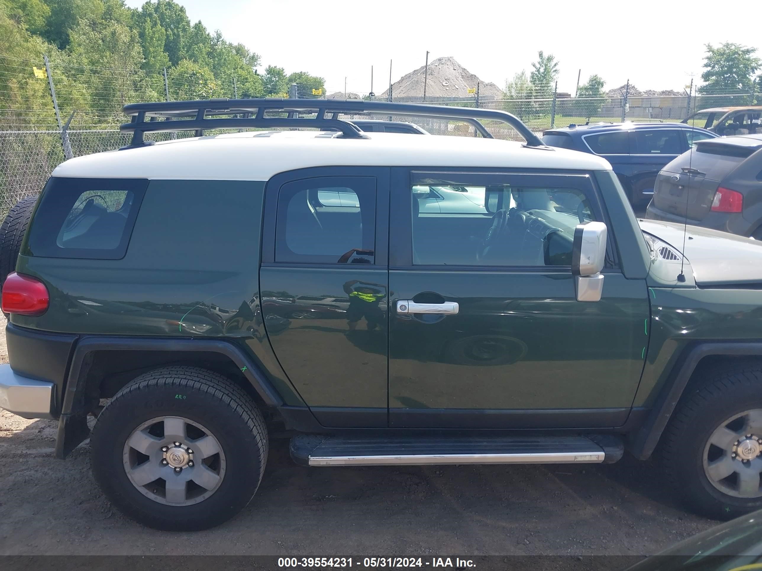 Photo 13 VIN: JTEBU4BF8AK081854 - TOYOTA FJ CRUISER 