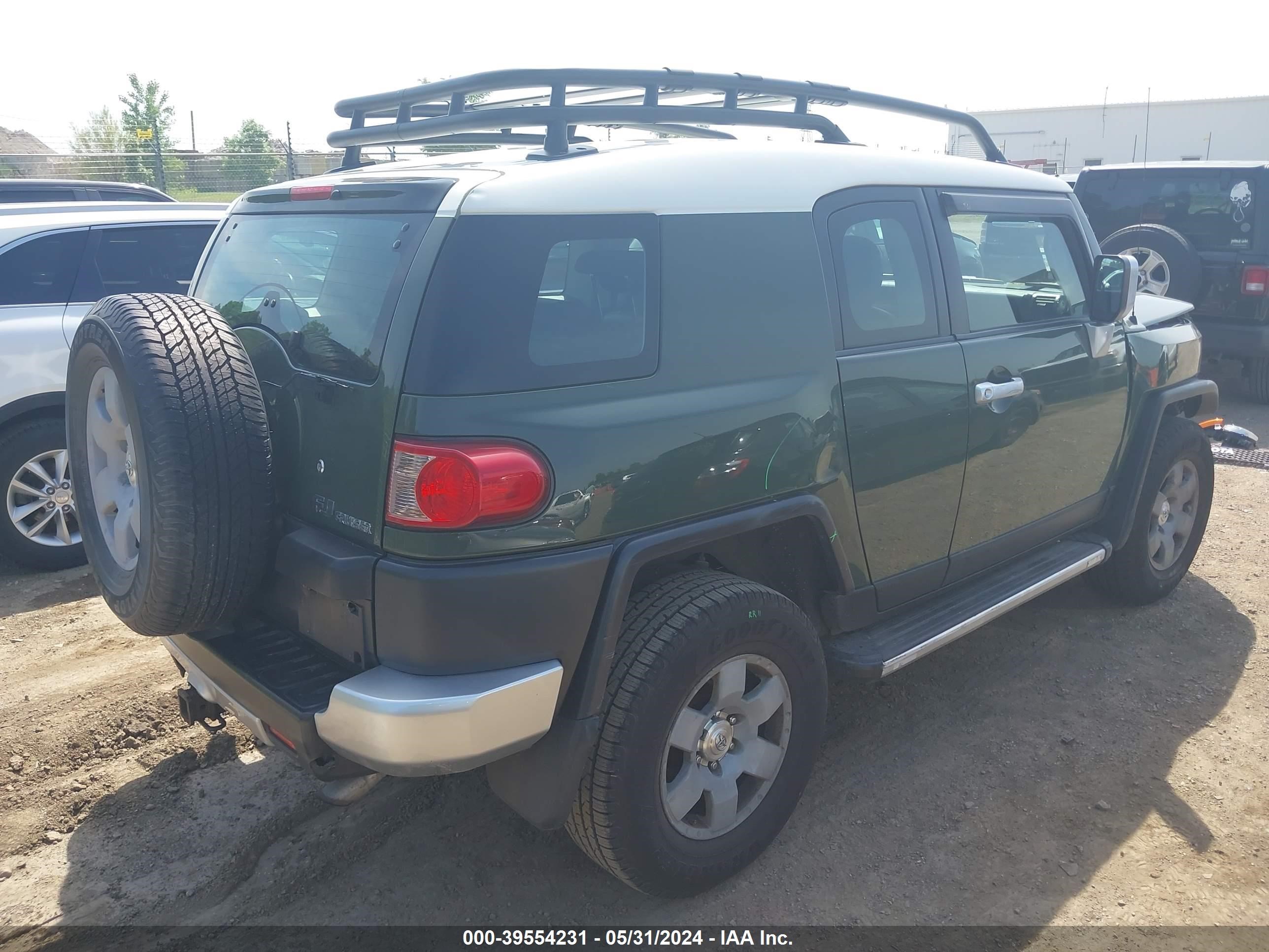 Photo 3 VIN: JTEBU4BF8AK081854 - TOYOTA FJ CRUISER 