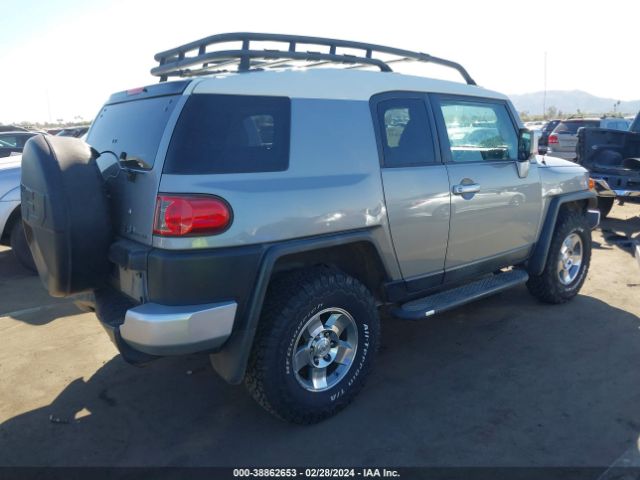 Photo 3 VIN: JTEBU4BF8AK082390 - TOYOTA FJ CRUISER 