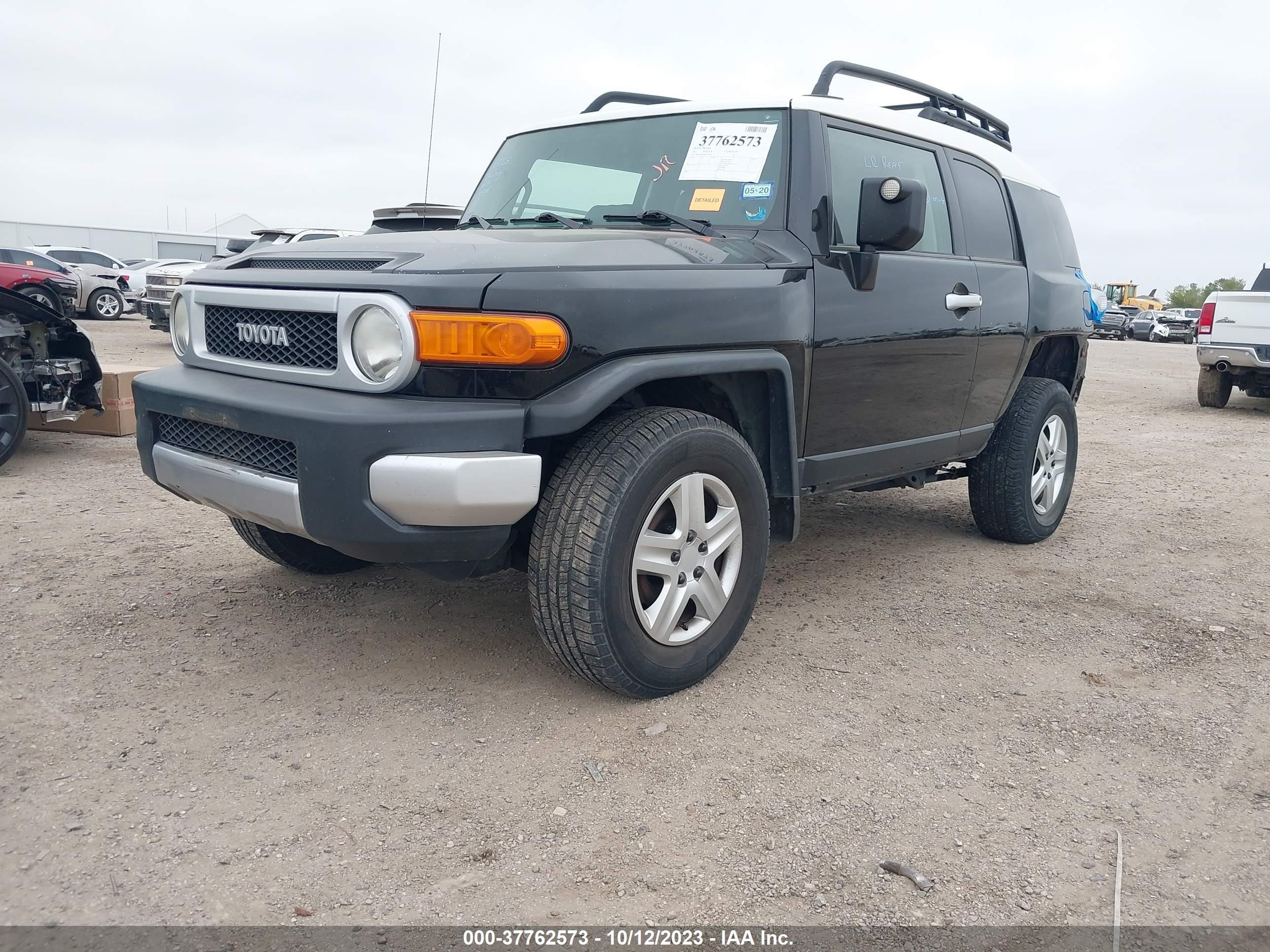 Photo 1 VIN: JTEBU4BFXBK100566 - TOYOTA FJ CRUISER 