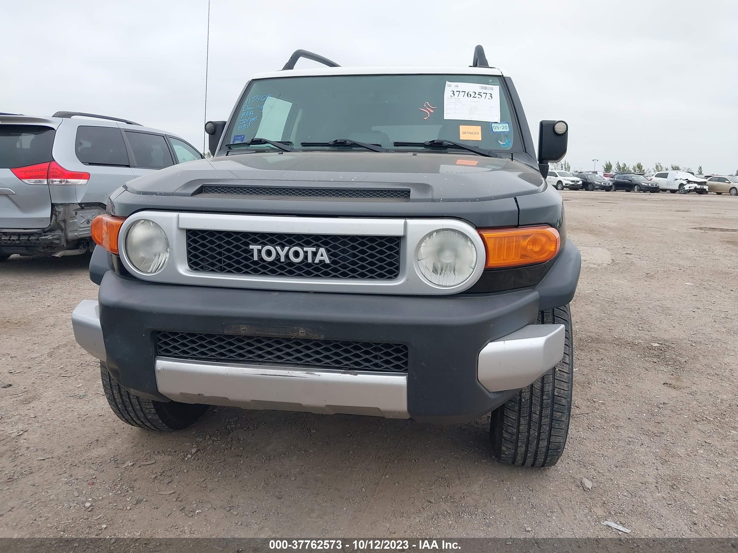 Photo 12 VIN: JTEBU4BFXBK100566 - TOYOTA FJ CRUISER 