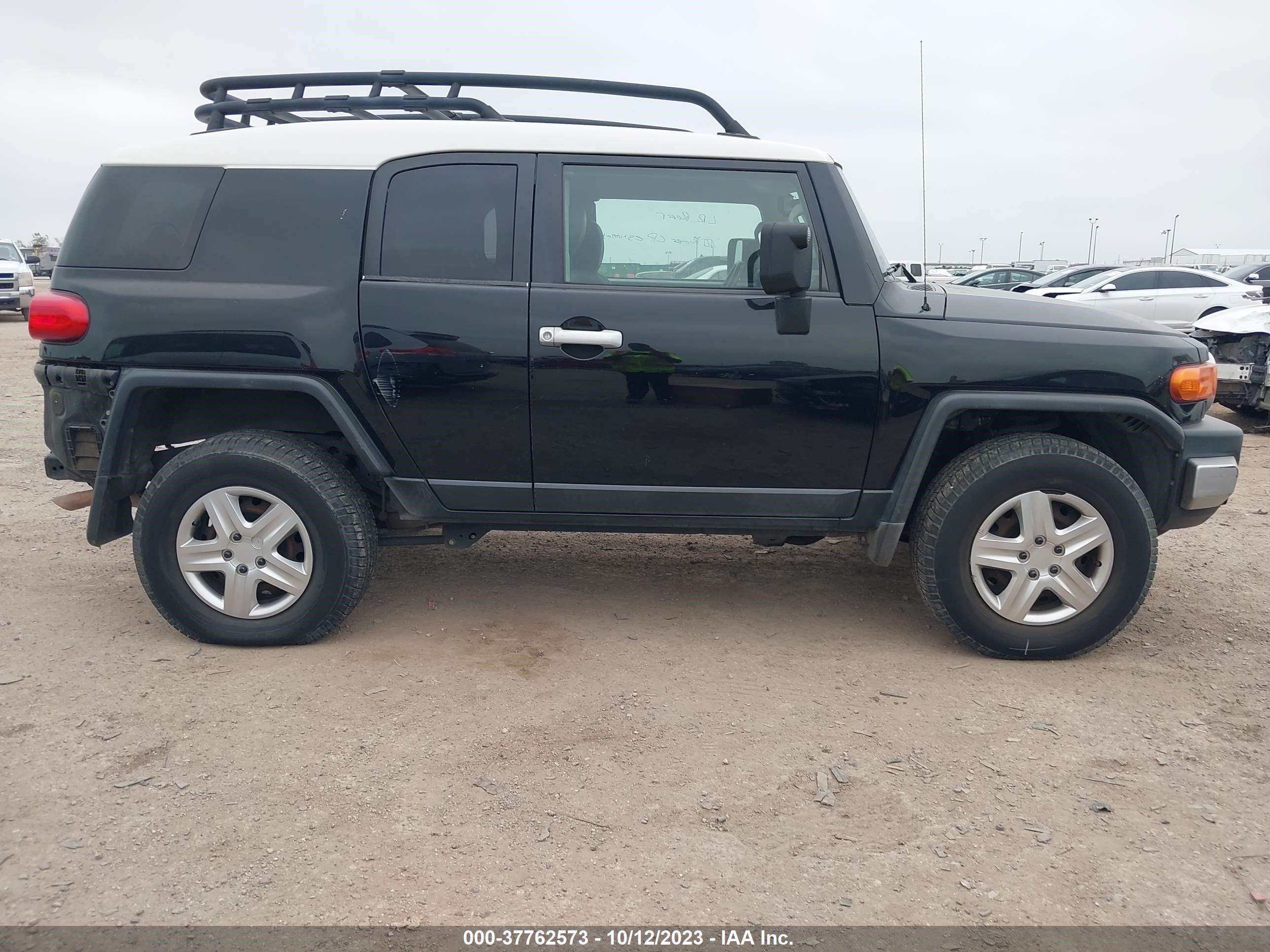 Photo 13 VIN: JTEBU4BFXBK100566 - TOYOTA FJ CRUISER 