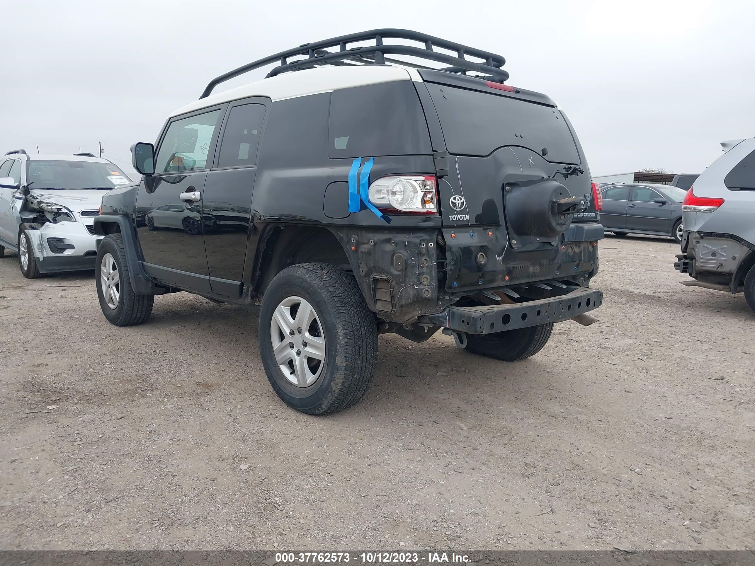 Photo 2 VIN: JTEBU4BFXBK100566 - TOYOTA FJ CRUISER 