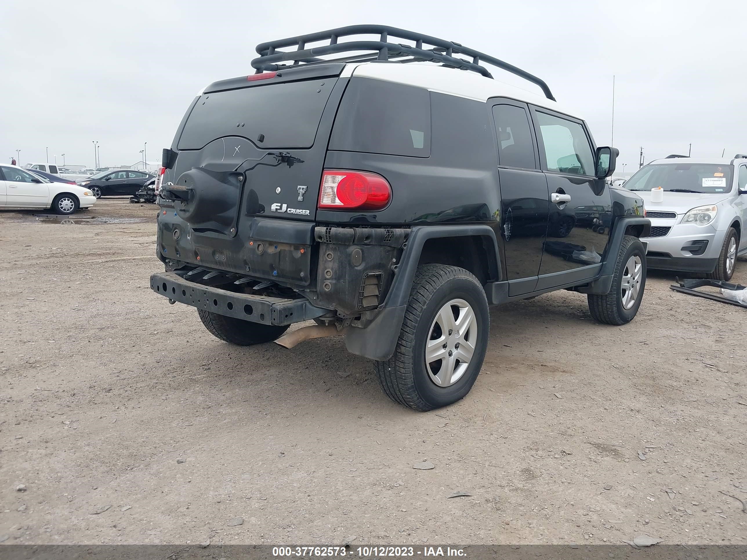 Photo 3 VIN: JTEBU4BFXBK100566 - TOYOTA FJ CRUISER 