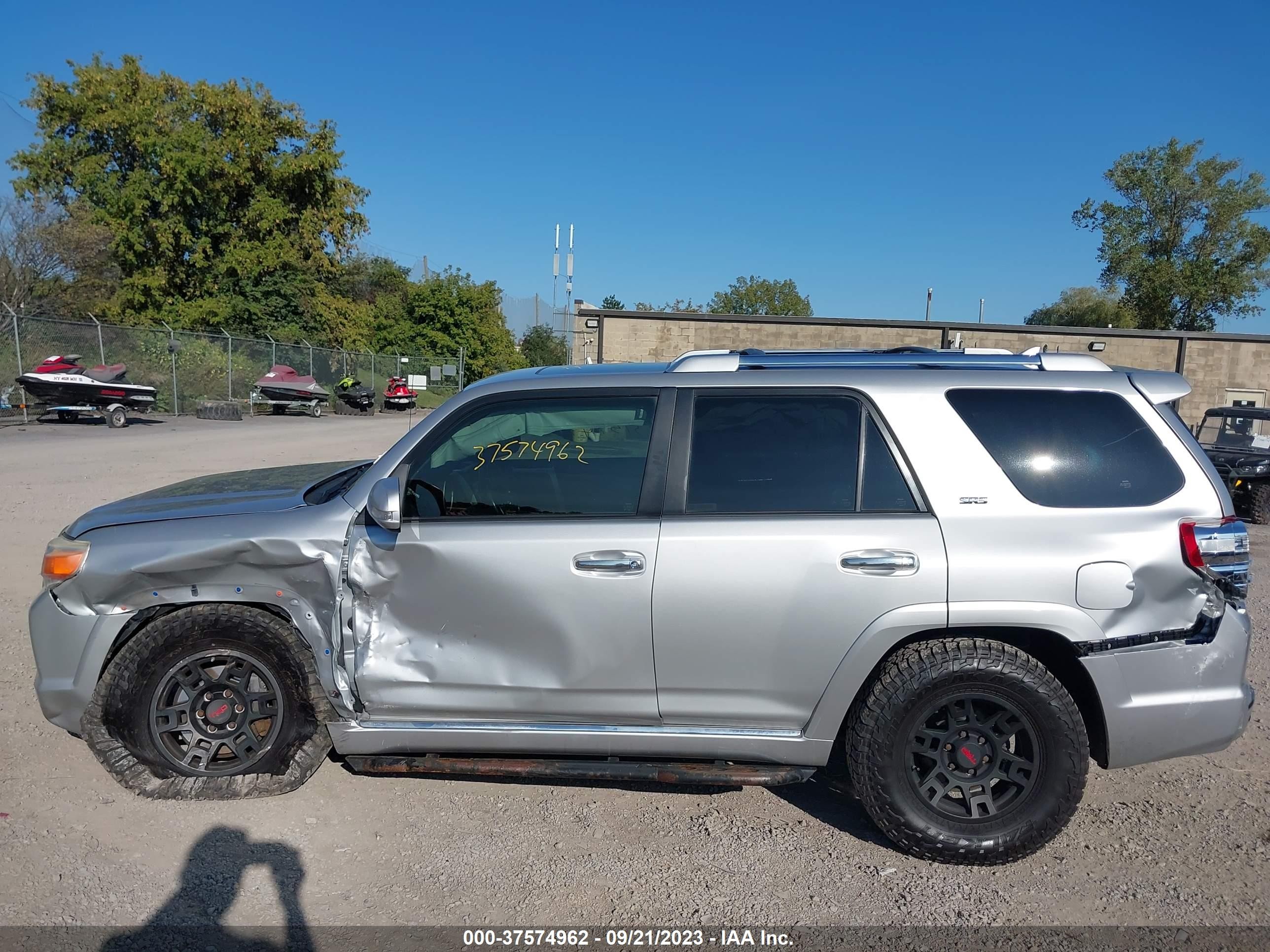 Photo 13 VIN: JTEBU5JR0C5103817 - TOYOTA 4RUNNER 