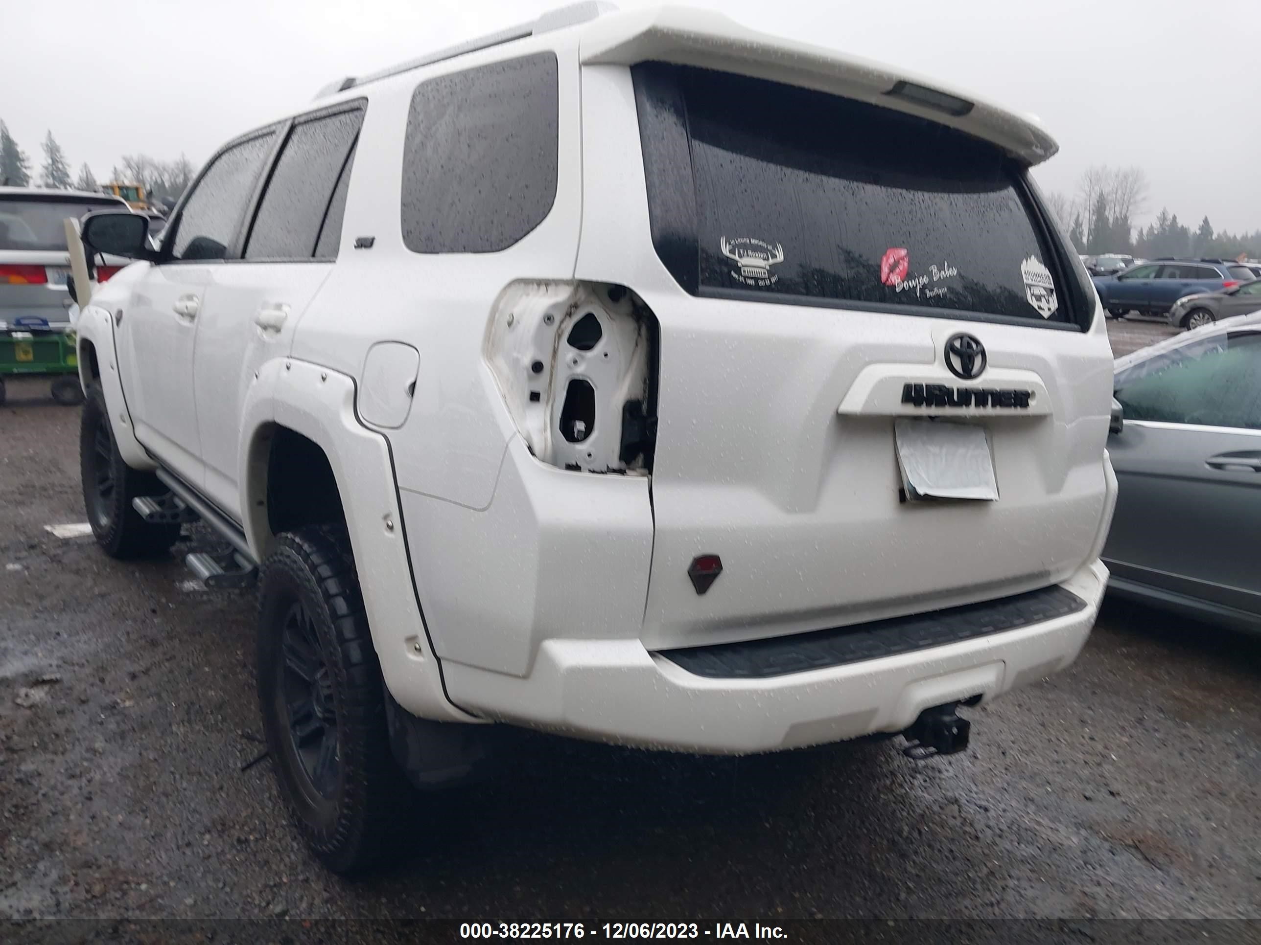 Photo 2 VIN: JTEBU5JR0G5365858 - TOYOTA 4RUNNER 