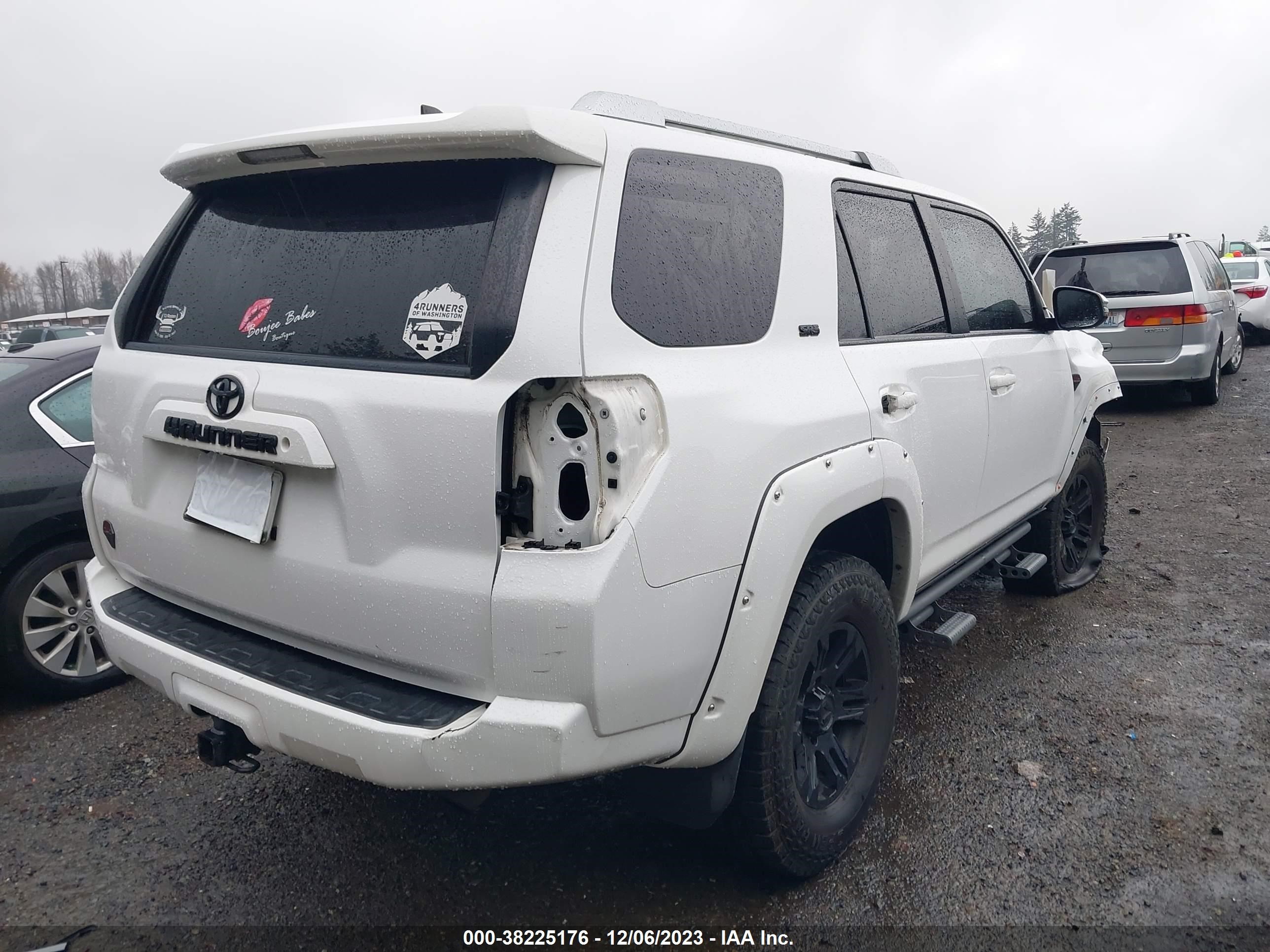 Photo 3 VIN: JTEBU5JR0G5365858 - TOYOTA 4RUNNER 