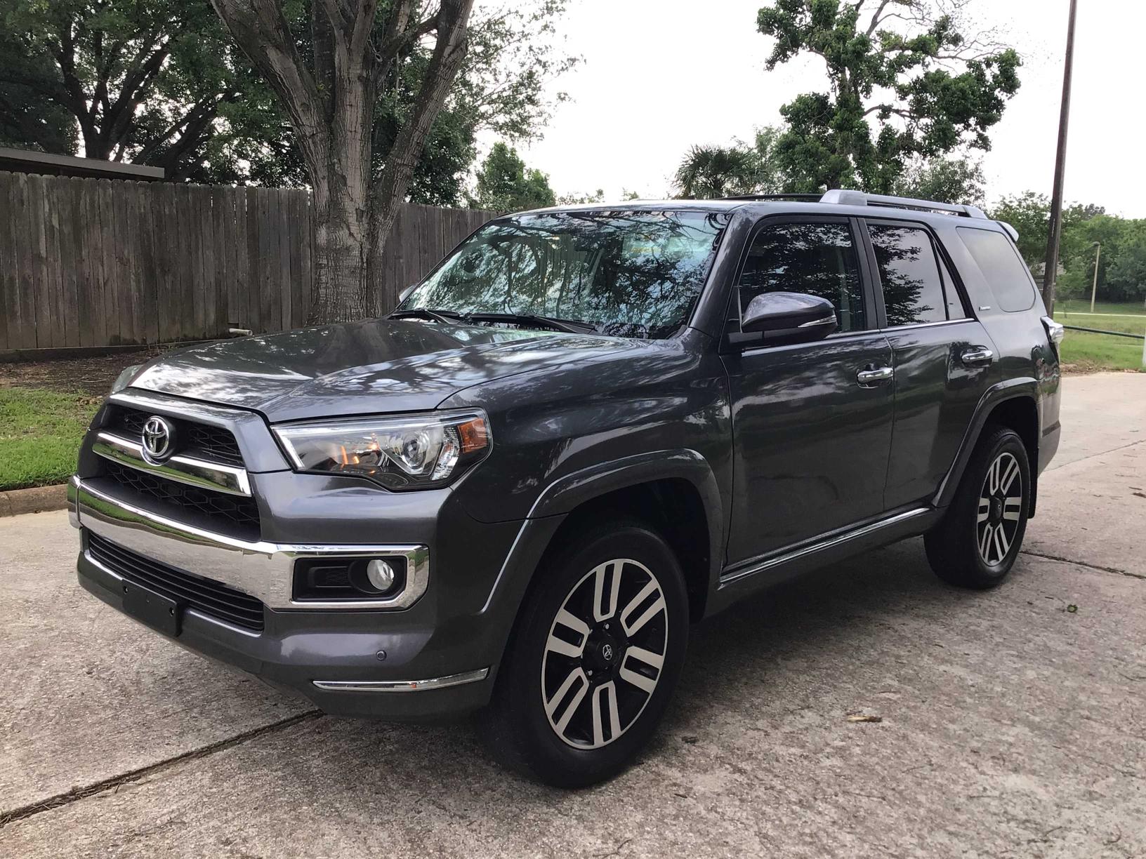 Photo 1 VIN: JTEBU5JR0H5464374 - TOYOTA 4RUNNER SR 