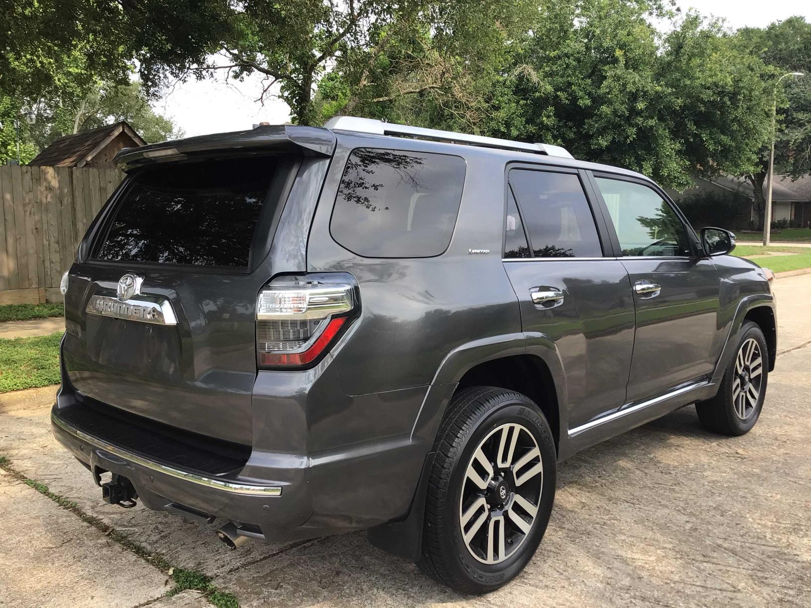 Photo 3 VIN: JTEBU5JR0H5464374 - TOYOTA 4RUNNER SR 