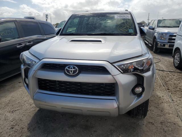 Photo 4 VIN: JTEBU5JR0K5688218 - TOYOTA 4RUNNER SR 