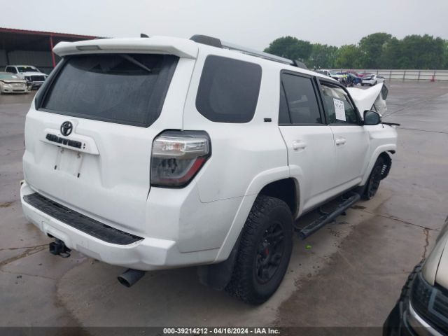 Photo 3 VIN: JTEBU5JR0L5821383 - TOYOTA 4RUNNER 