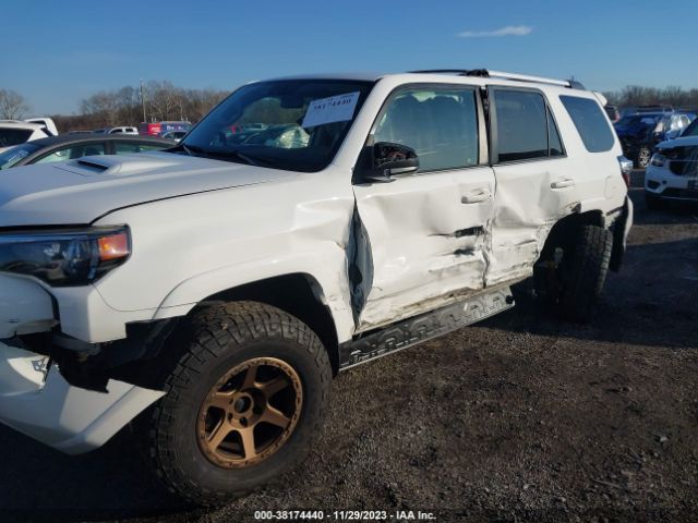 Photo 1 VIN: JTEBU5JR1F5241788 - TOYOTA 4RUNNER 