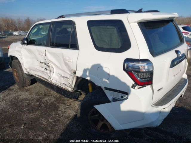 Photo 2 VIN: JTEBU5JR1F5241788 - TOYOTA 4RUNNER 