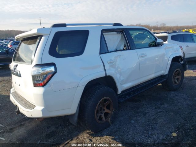 Photo 3 VIN: JTEBU5JR1F5241788 - TOYOTA 4RUNNER 