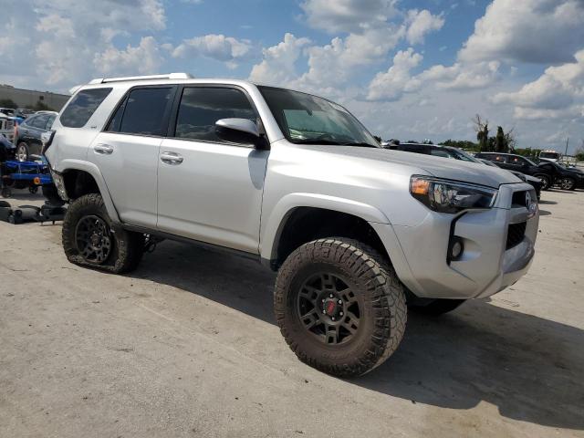 Photo 3 VIN: JTEBU5JR1G5397704 - TOYOTA 4RUNNER SR 