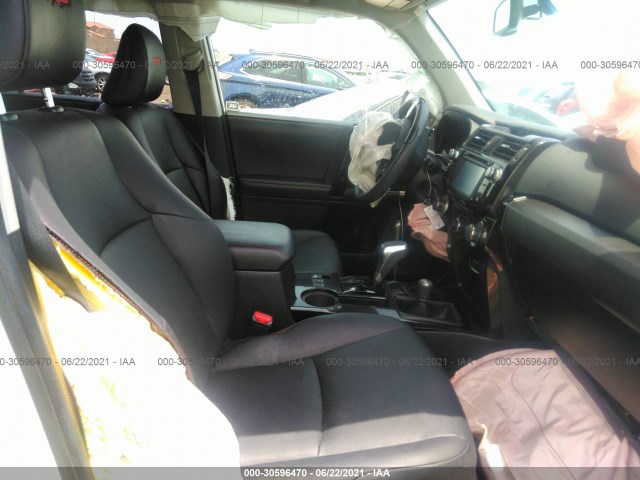 Photo 4 VIN: JTEBU5JR1H5435773 - TOYOTA 4RUNNER 