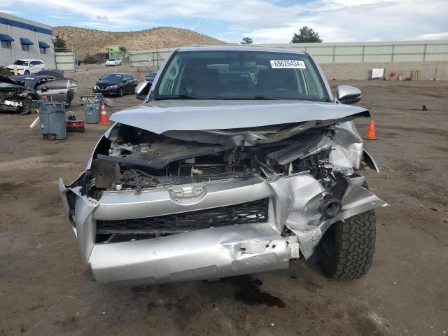 Photo 4 VIN: JTEBU5JR1H5439001 - TOYOTA 4RUNNER SR 