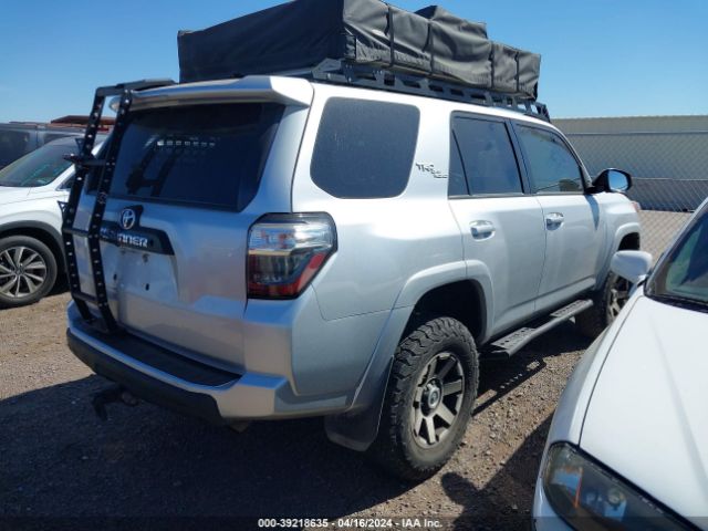 Photo 3 VIN: JTEBU5JR1J5585923 - TOYOTA 4RUNNER 