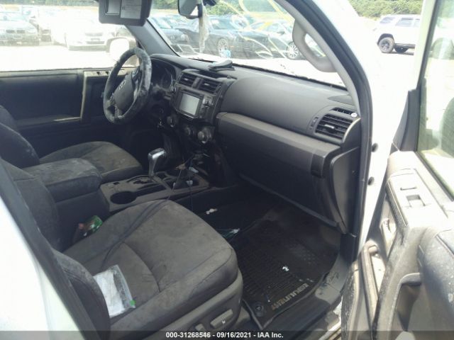 Photo 4 VIN: JTEBU5JR1K5691709 - TOYOTA 4RUNNER 