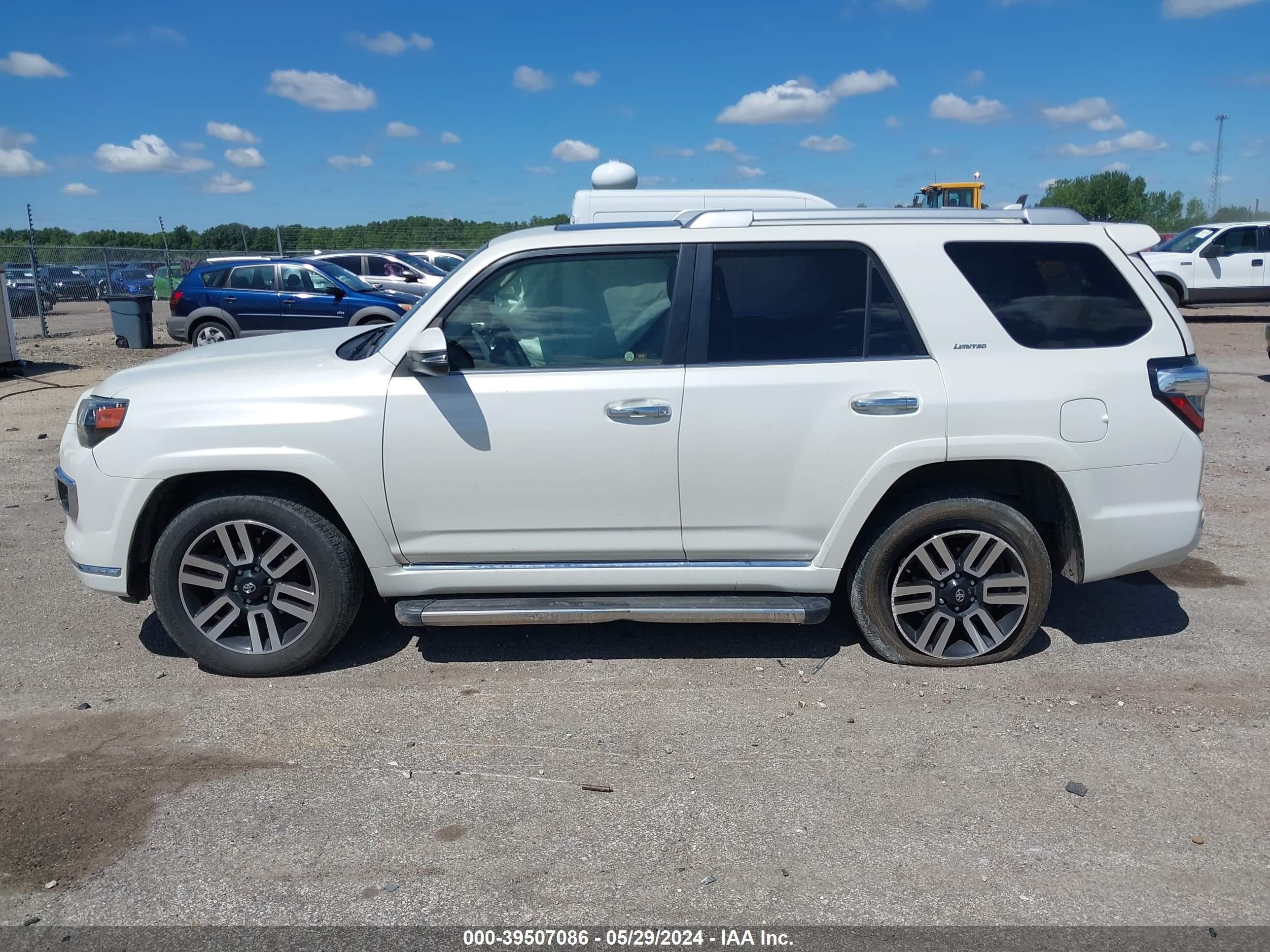 Photo 13 VIN: JTEBU5JR1K5705186 - TOYOTA 4RUNNER 