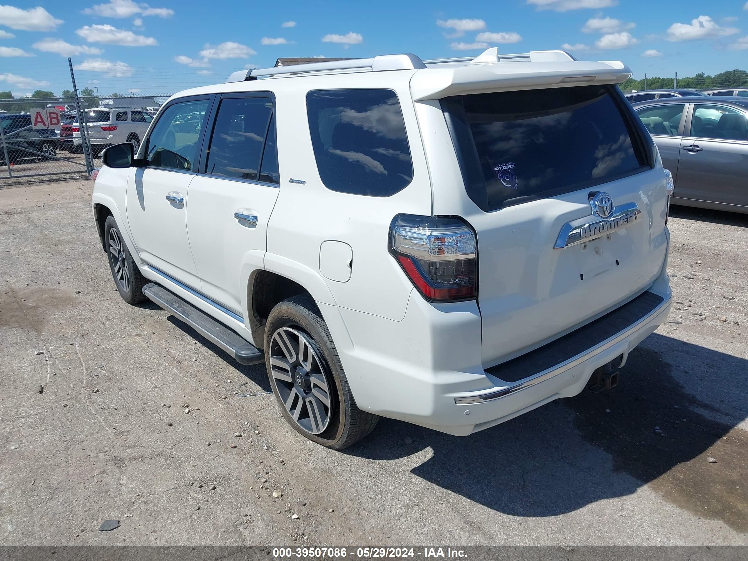 Photo 2 VIN: JTEBU5JR1K5705186 - TOYOTA 4RUNNER 