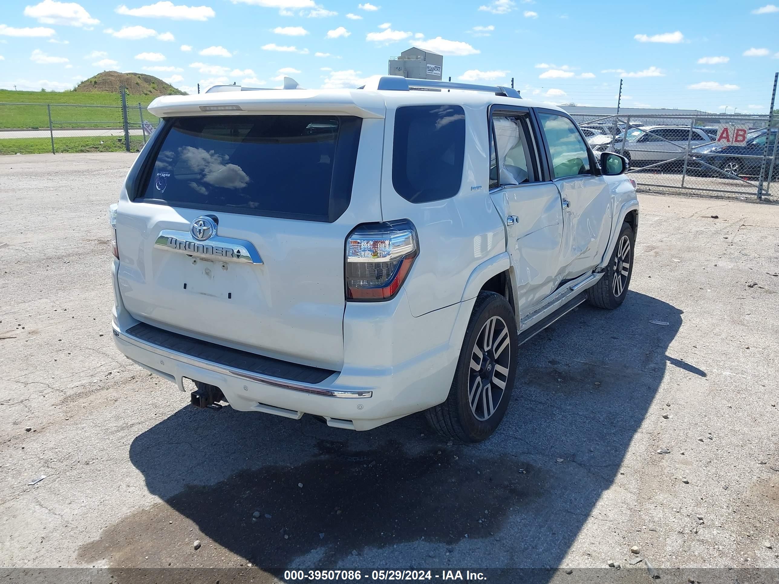 Photo 3 VIN: JTEBU5JR1K5705186 - TOYOTA 4RUNNER 