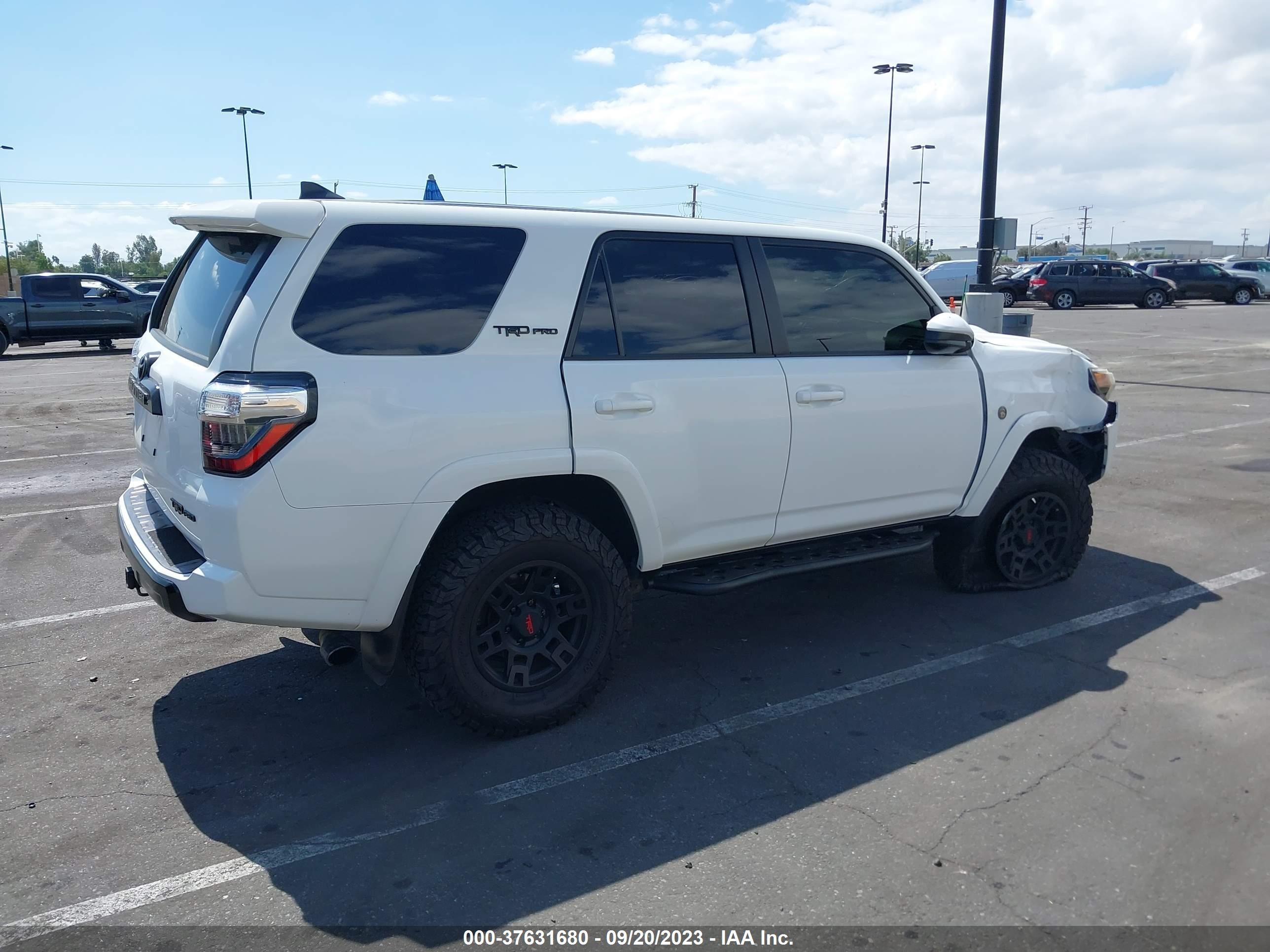 Photo 3 VIN: JTEBU5JR1L5810280 - TOYOTA 4RUNNER 