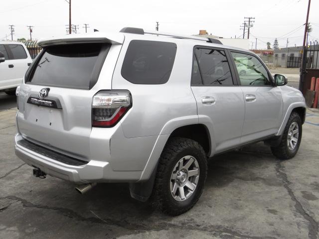 Photo 3 VIN: JTEBU5JR2E5197735 - TOYOTA 4RUNNER SR 