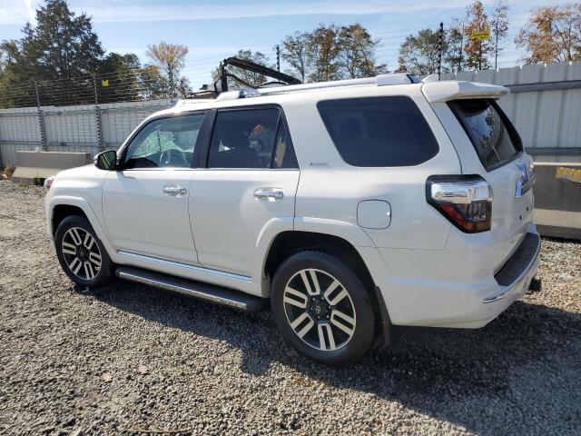 Photo 1 VIN: JTEBU5JR2J5579757 - TOYOTA 4RUNNER SR 