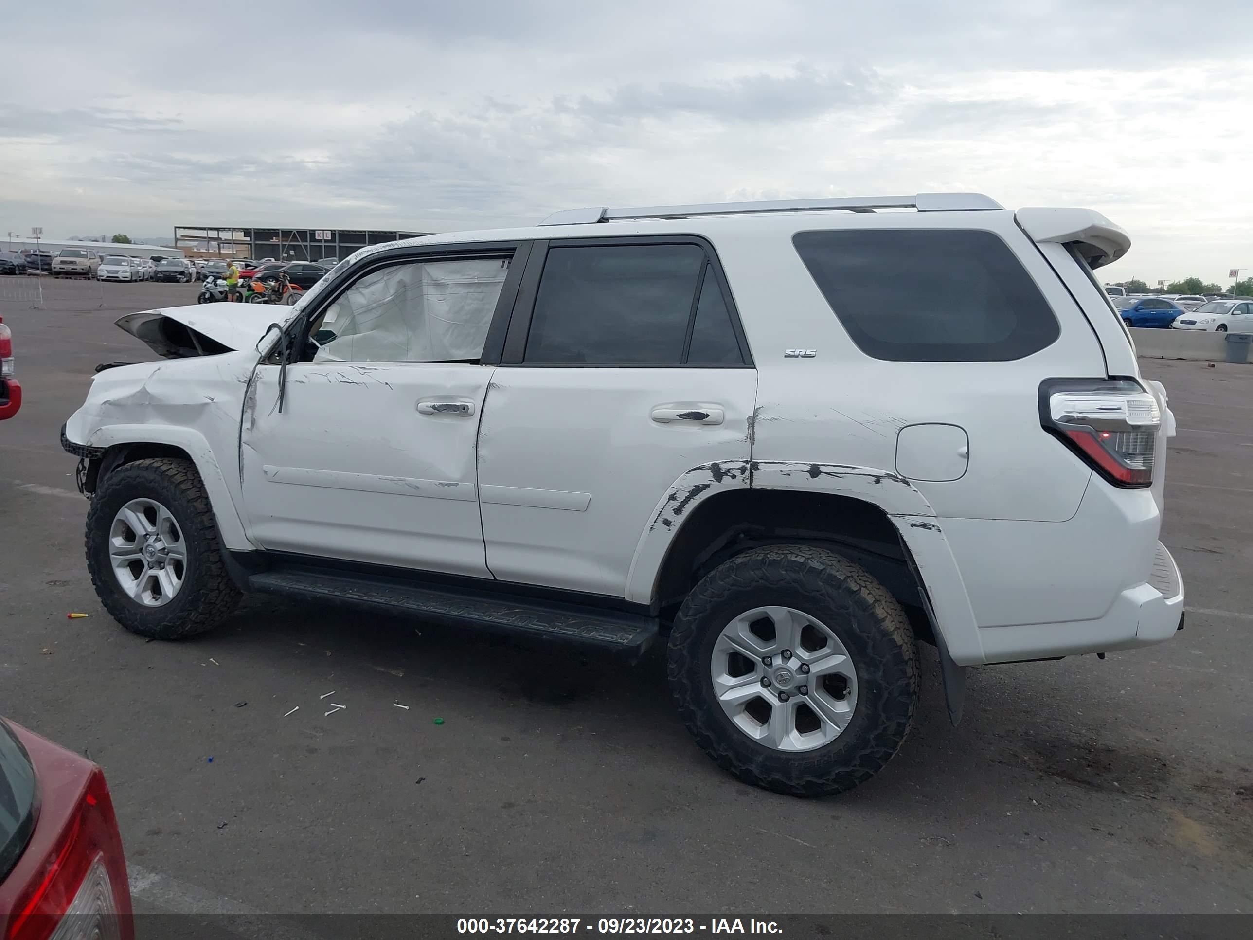 Photo 13 VIN: JTEBU5JR3G5302835 - TOYOTA 4RUNNER 