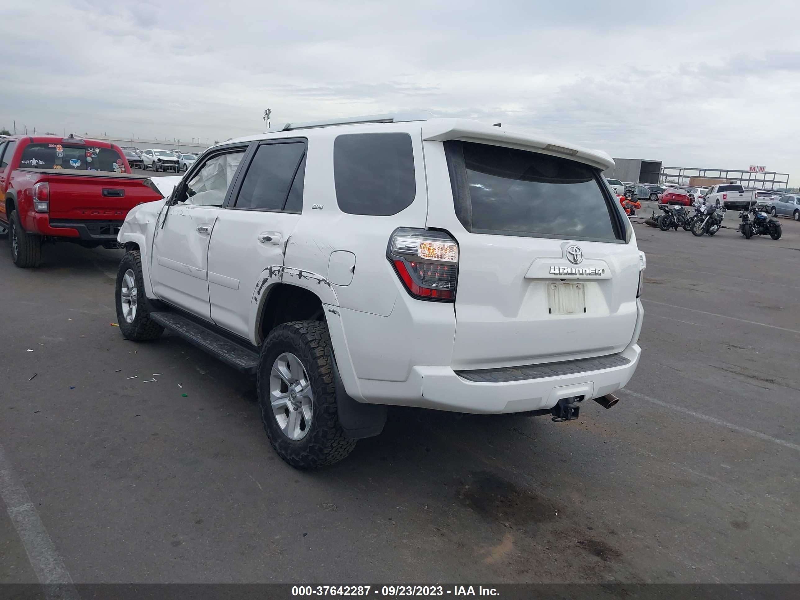 Photo 2 VIN: JTEBU5JR3G5302835 - TOYOTA 4RUNNER 