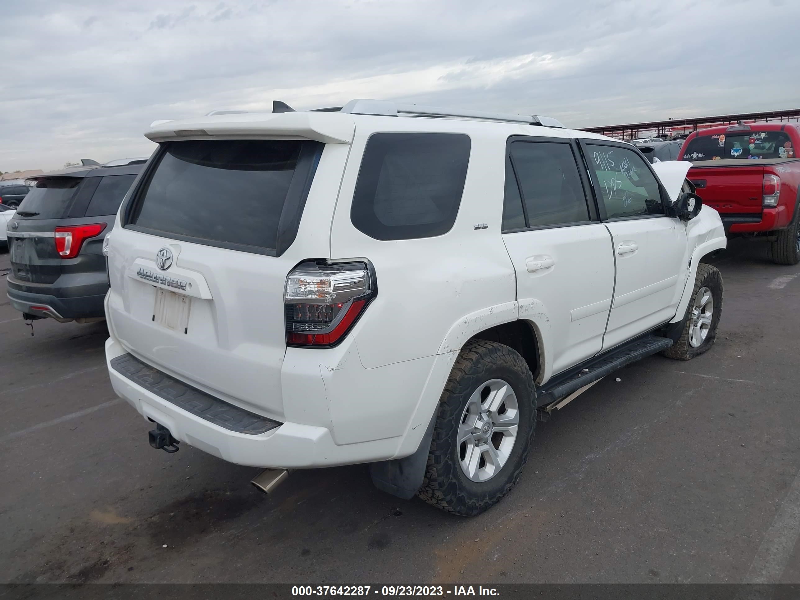 Photo 3 VIN: JTEBU5JR3G5302835 - TOYOTA 4RUNNER 