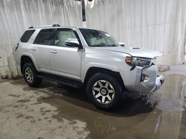 Photo 3 VIN: JTEBU5JR3H5418439 - TOYOTA 4RUNNER 