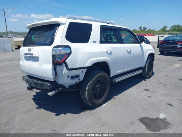 Photo 3 VIN: JTEBU5JR3H5421812 - TOYOTA 4RUNNER 