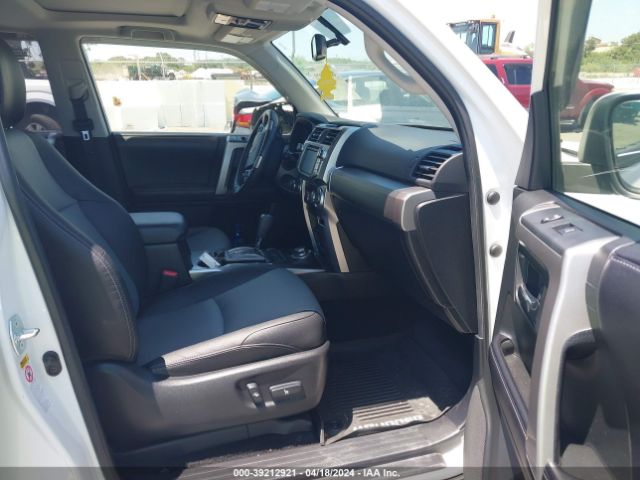 Photo 4 VIN: JTEBU5JR3H5421812 - TOYOTA 4RUNNER 