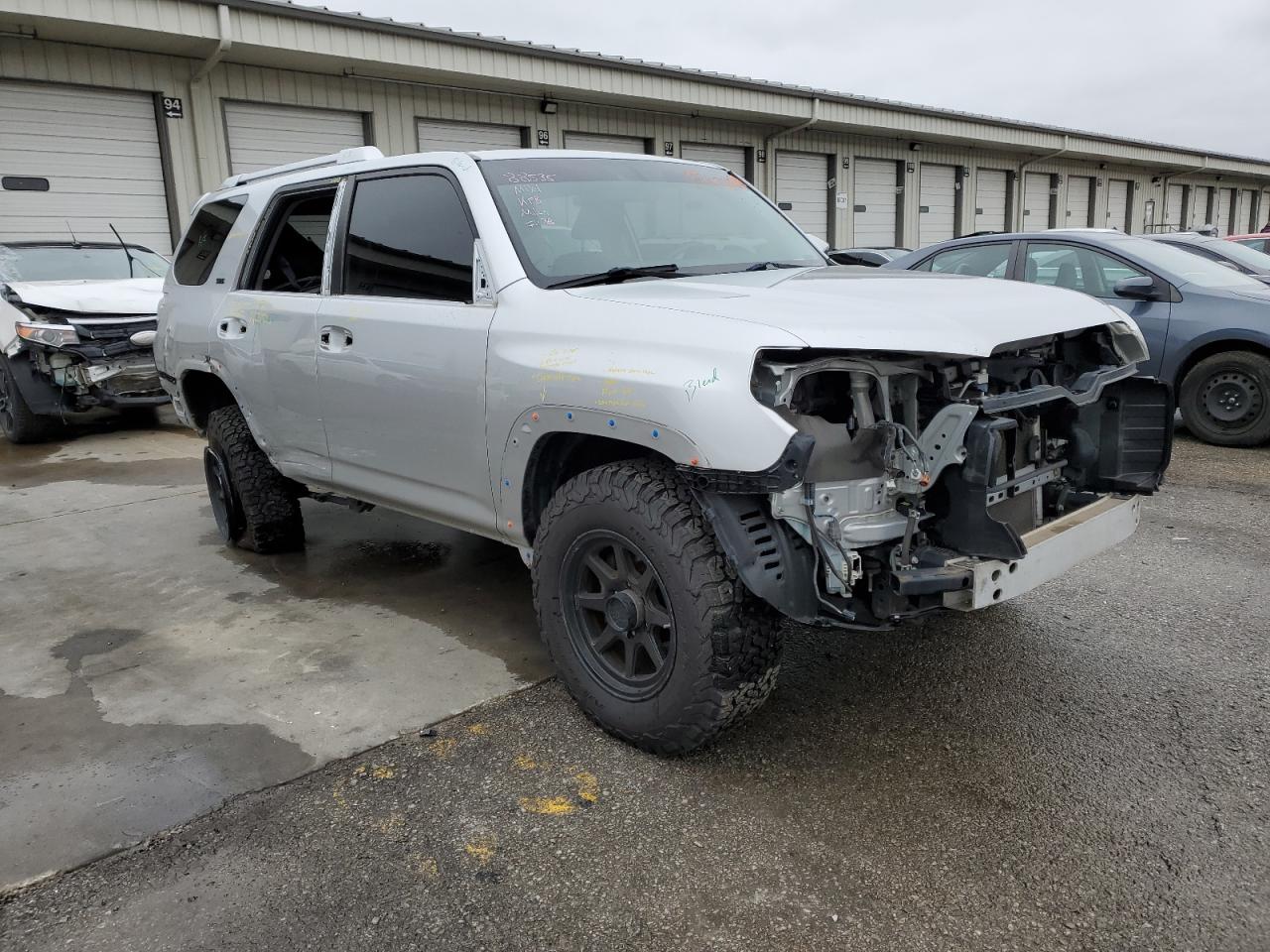 Photo 3 VIN: JTEBU5JR3H5429070 - TOYOTA 4RUNNER 