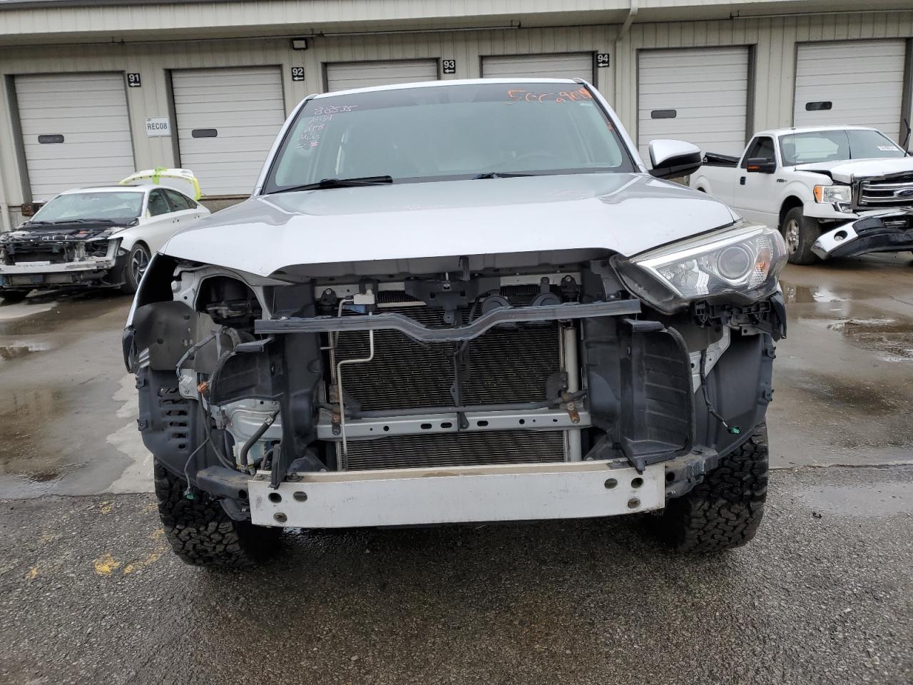 Photo 4 VIN: JTEBU5JR3H5429070 - TOYOTA 4RUNNER 