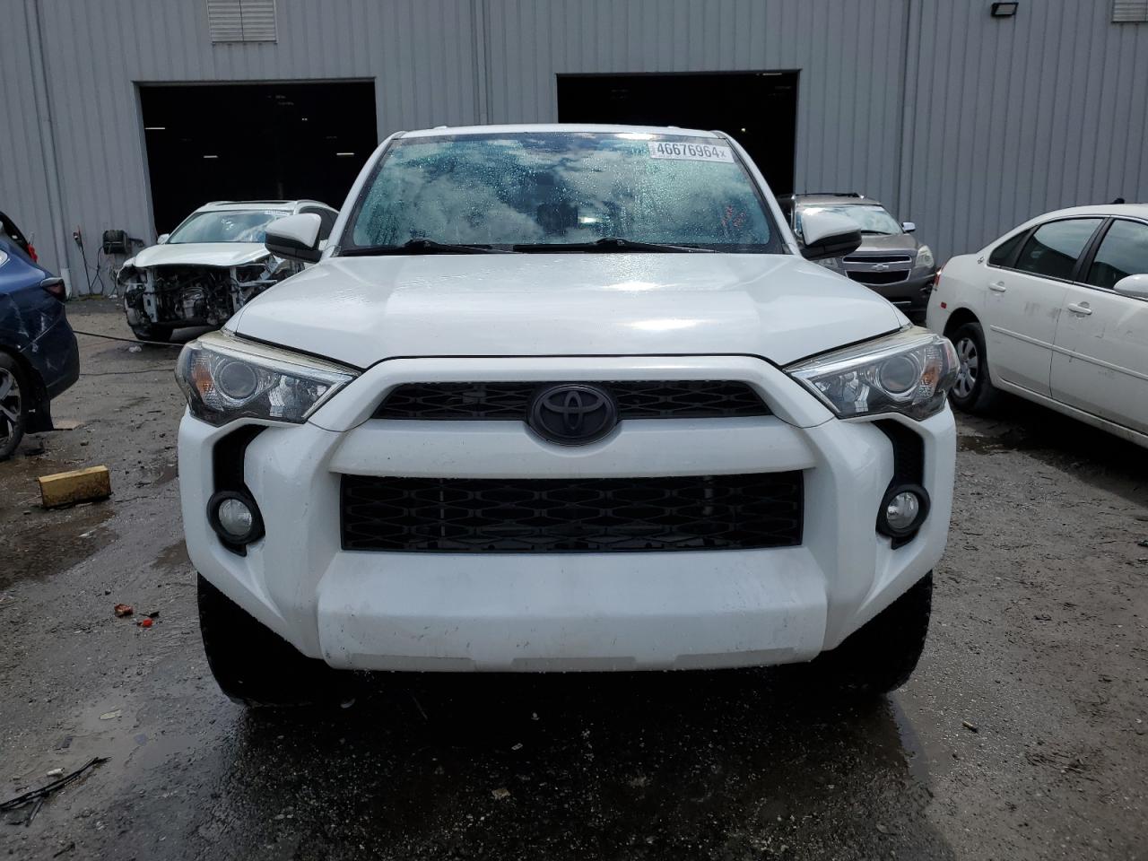 Photo 4 VIN: JTEBU5JR3J5505733 - TOYOTA 4RUNNER 