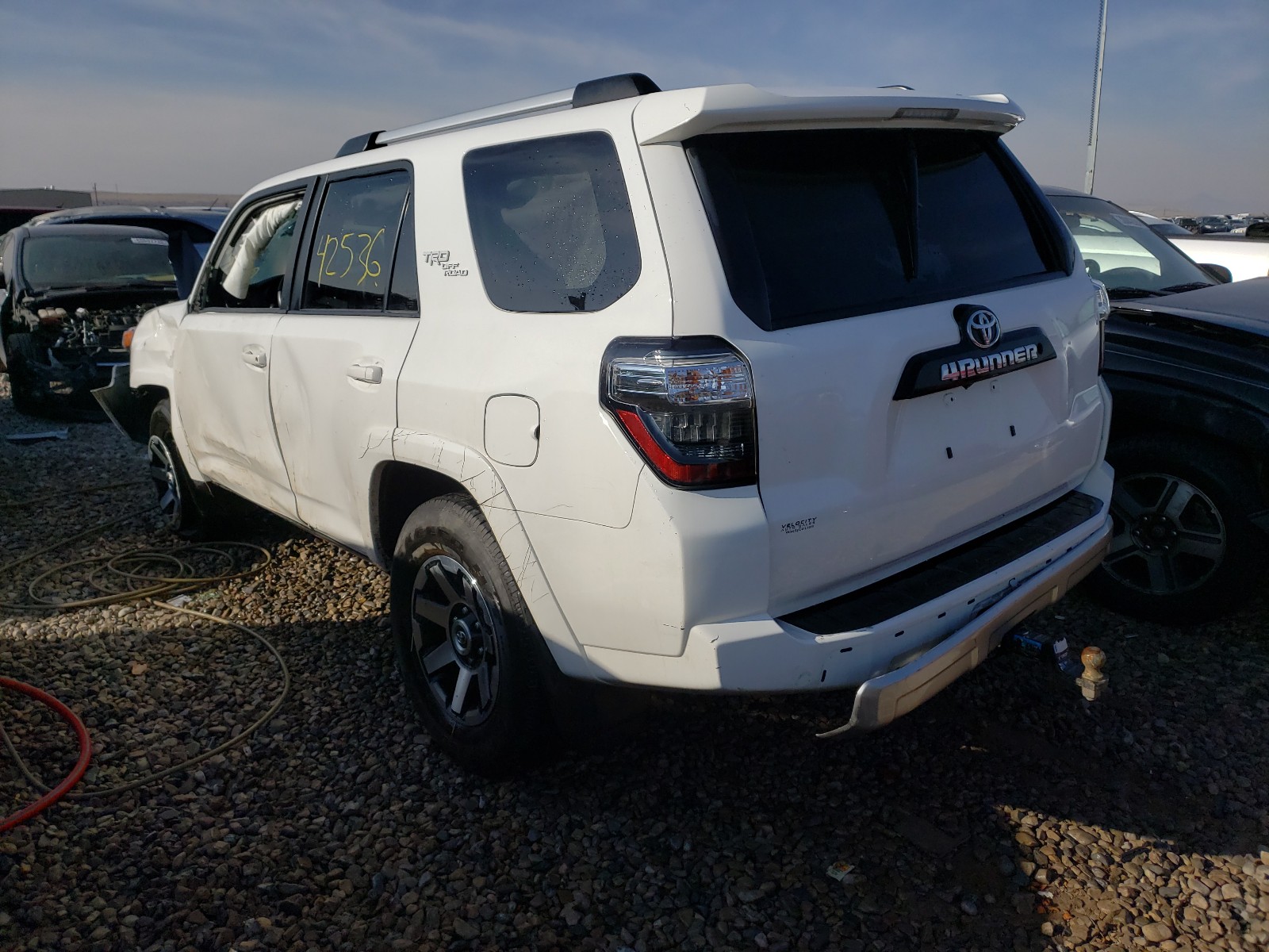 Photo 2 VIN: JTEBU5JR3J5508972 - TOYOTA 4RUNNER SR 