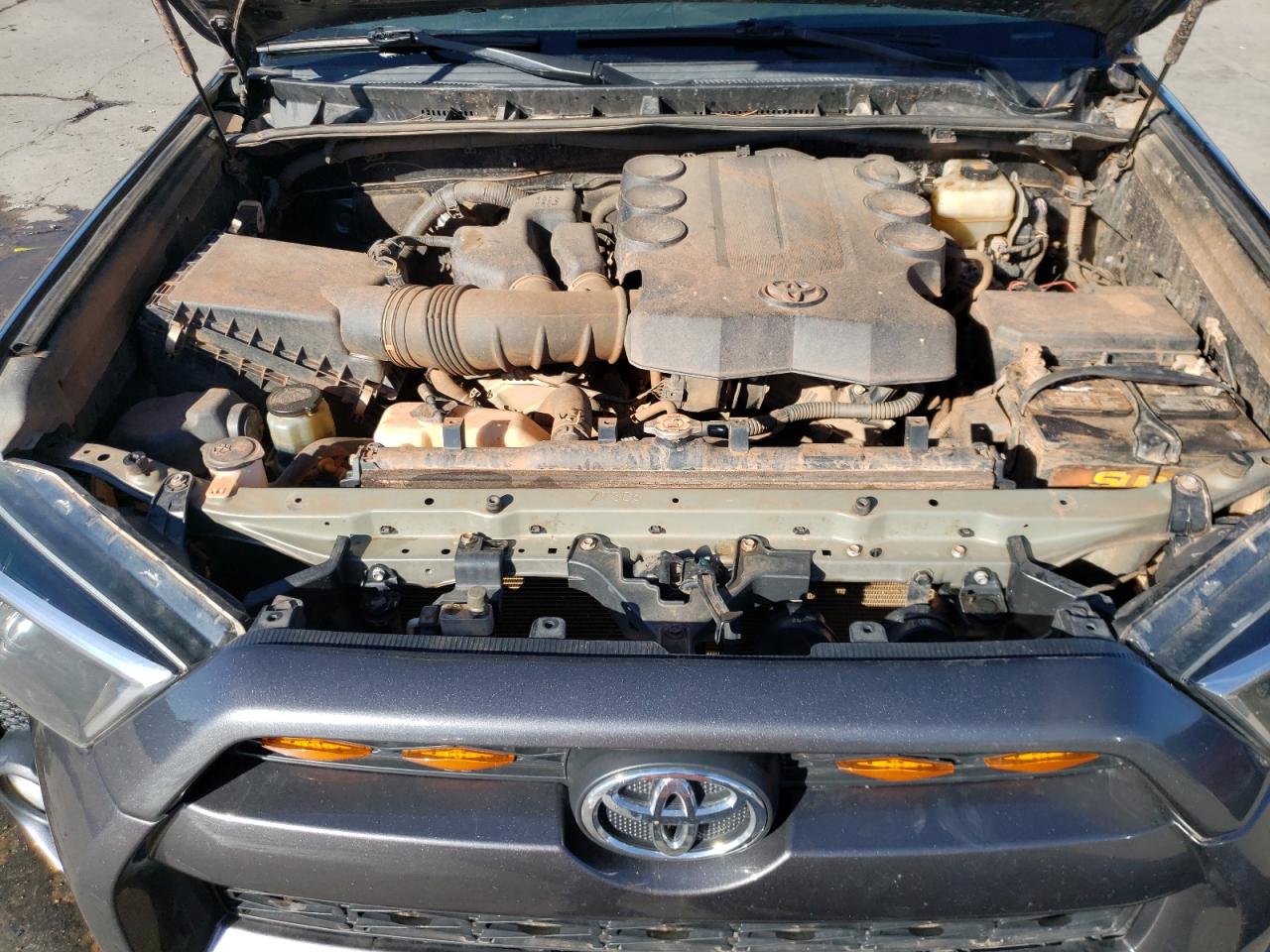 Photo 11 VIN: JTEBU5JR3J5528185 - TOYOTA 4RUNNER 