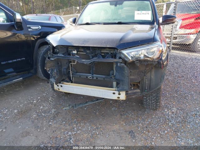 Photo 5 VIN: JTEBU5JR3J5569108 - TOYOTA 4RUNNER 