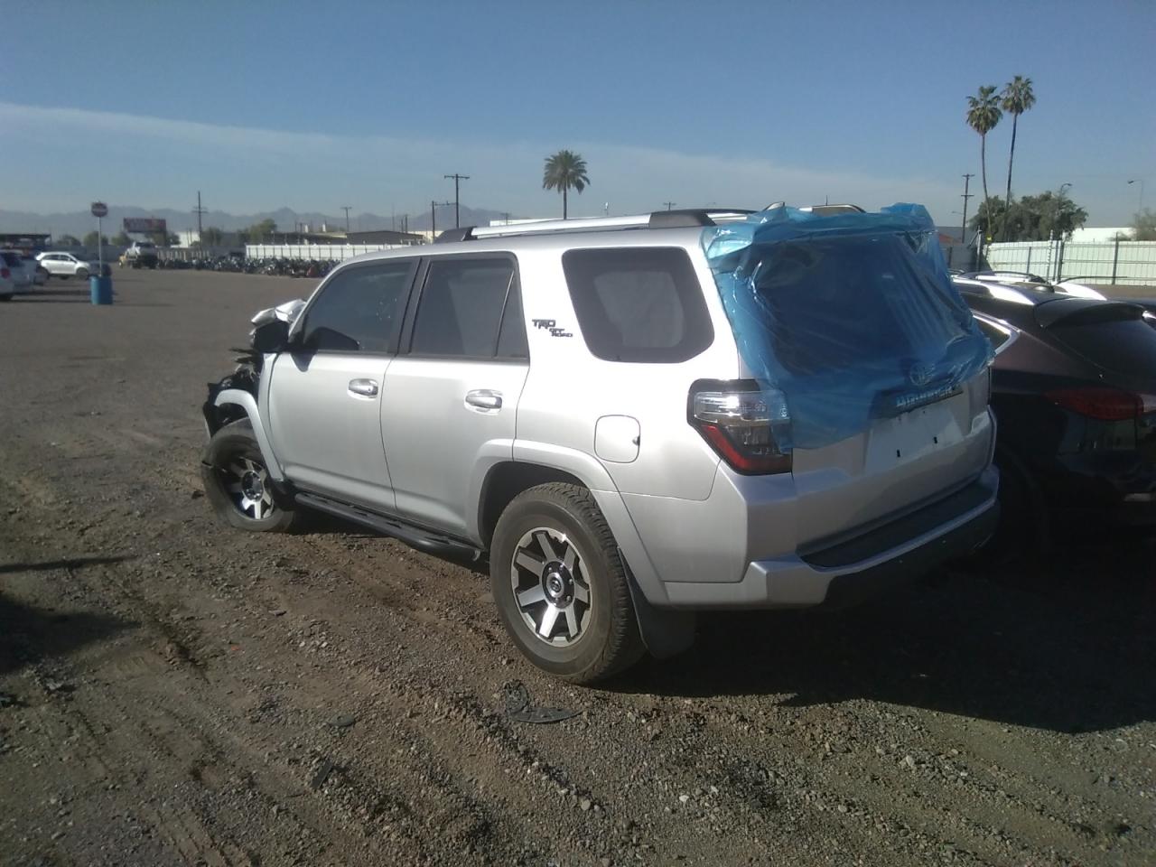 Photo 1 VIN: JTEBU5JR3J5591688 - TOYOTA 4RUNNER 