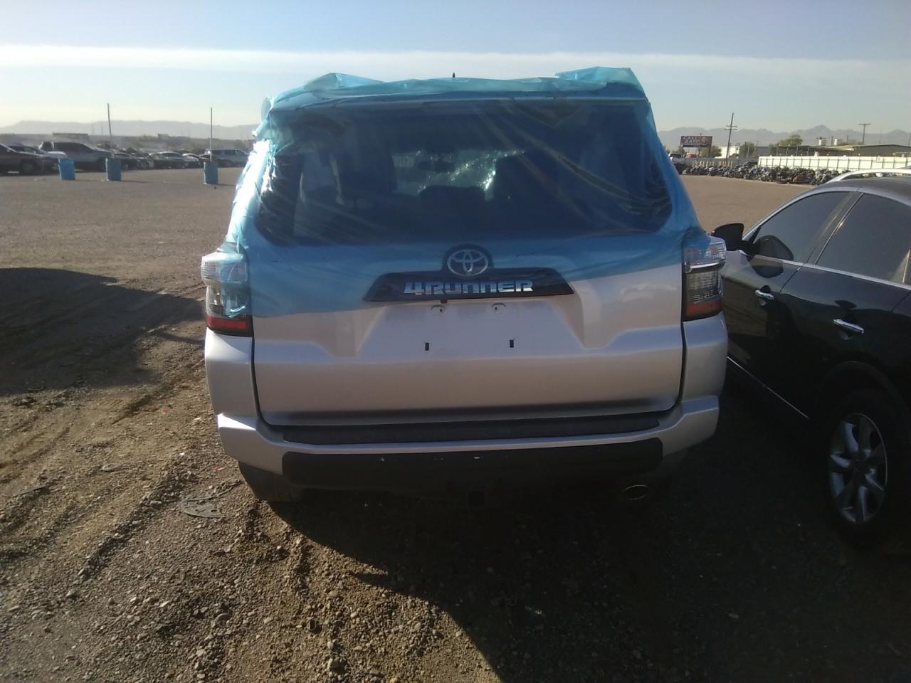 Photo 5 VIN: JTEBU5JR3J5591688 - TOYOTA 4RUNNER 