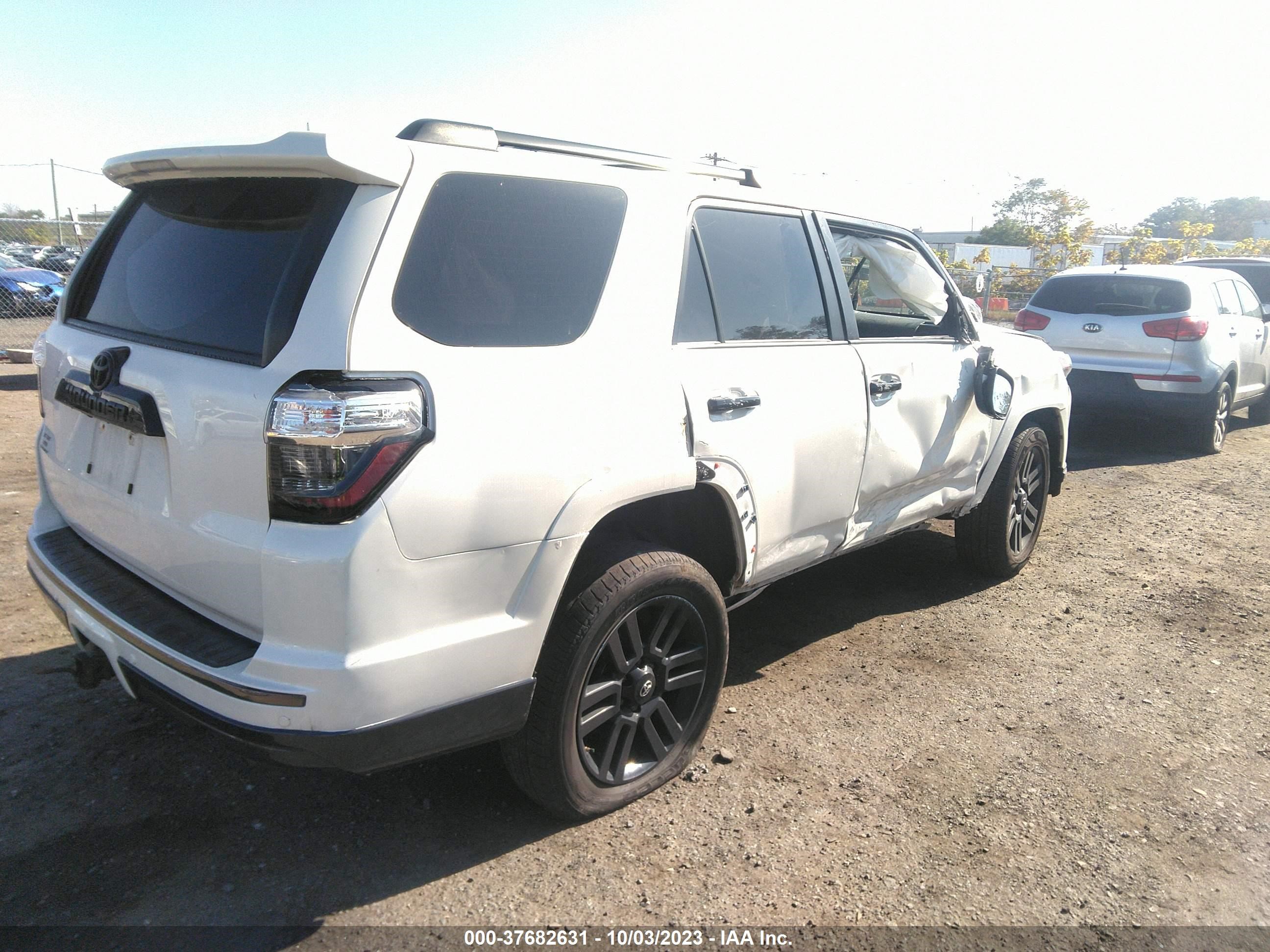 Photo 3 VIN: JTEBU5JR3K5652961 - TOYOTA 4RUNNER 