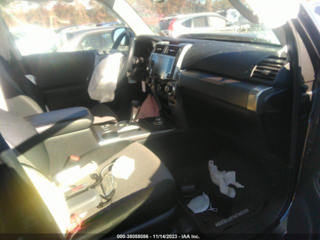 Photo 4 VIN: JTEBU5JR3L5804271 - TOYOTA 4RUNNER 