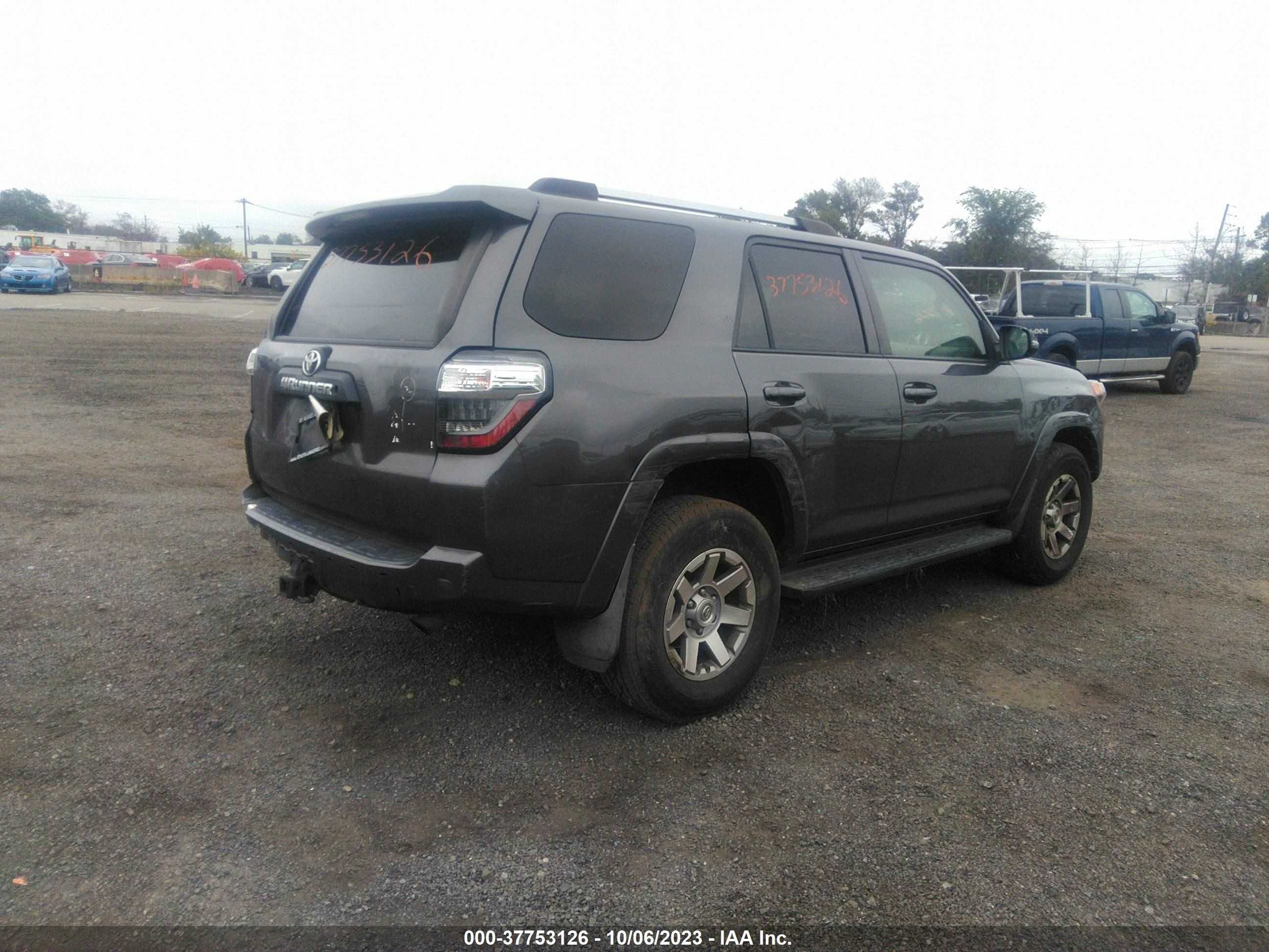 Photo 3 VIN: JTEBU5JR4G5300236 - TOYOTA 4RUNNER 