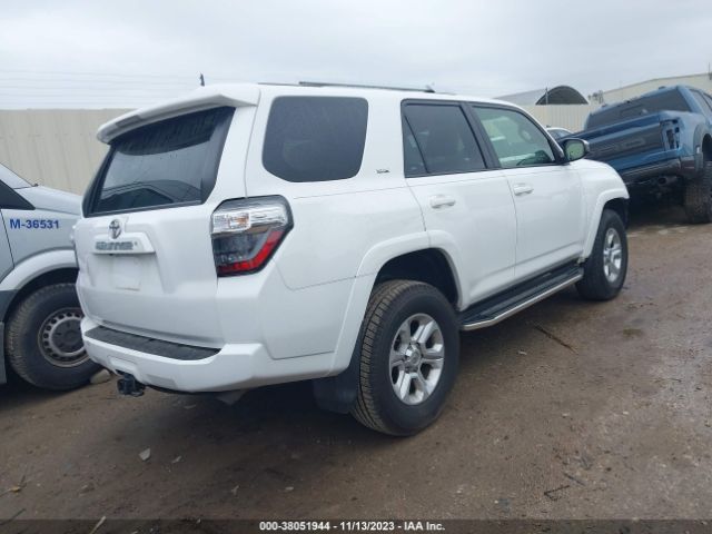 Photo 3 VIN: JTEBU5JR4G5307431 - TOYOTA 4RUNNER 